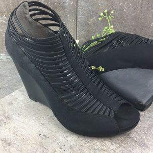 MIA Malibu Strappy Black Wedge Heels - Sz 9.5